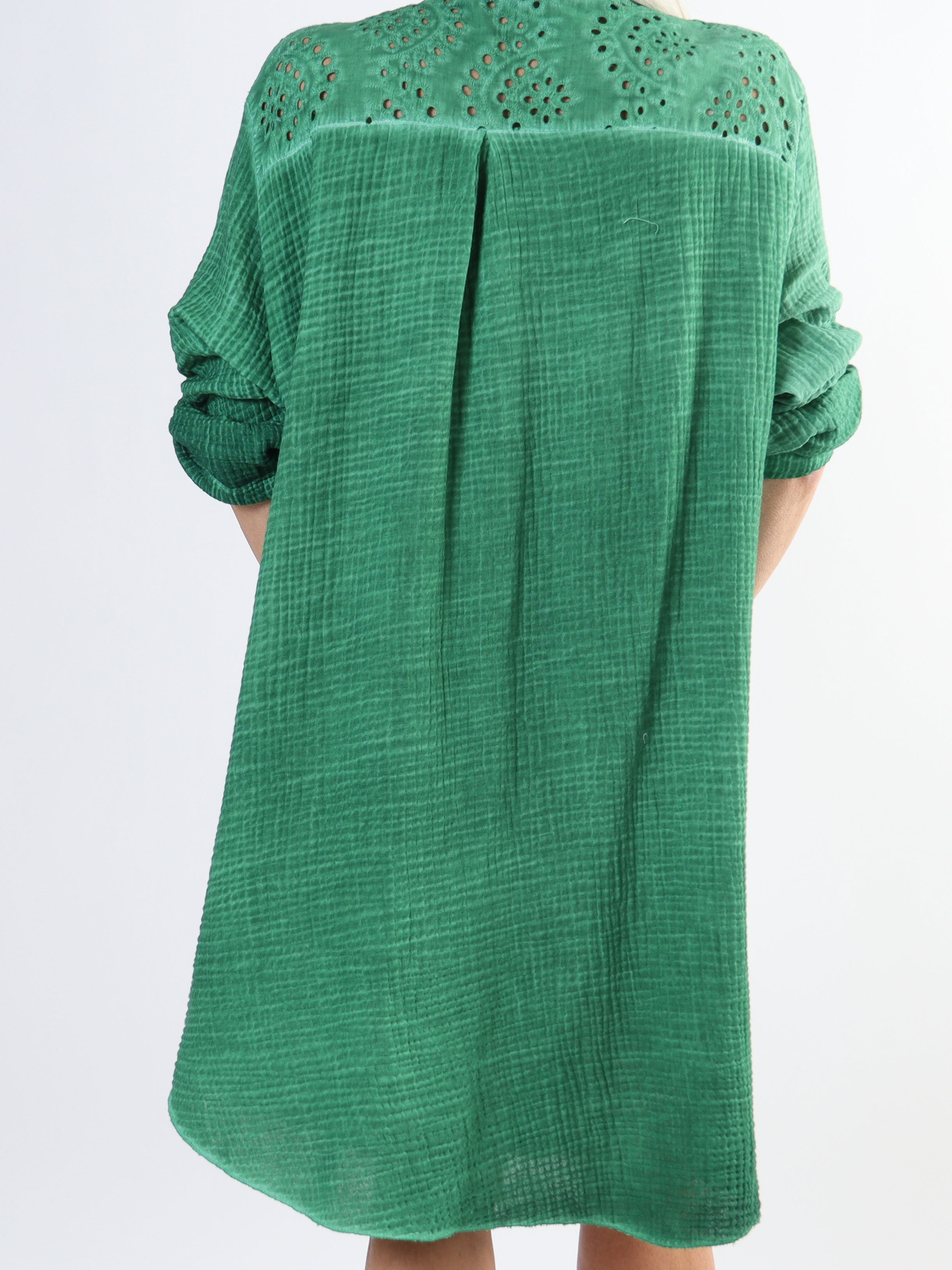 Inez - Lång mjuk skjorta i bäck- och vågtyg i plus size-modell